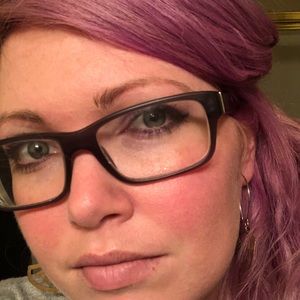 Meet your Posher, Caitlin